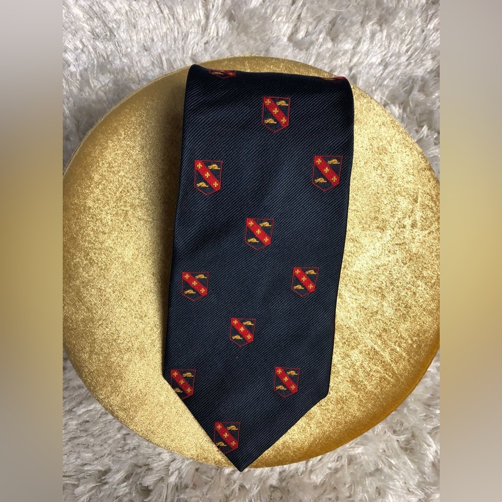 JALHY HOS BY TRIMBLE HOGGSON Men's Navy Blue Crest Pattern Necktie Classic Tie